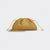 葆蝶家/Bottega Veneta 奶油硬糖色 100% 牛皮革 女士 mini pouch迷你手拿包 585852V1BW07722
