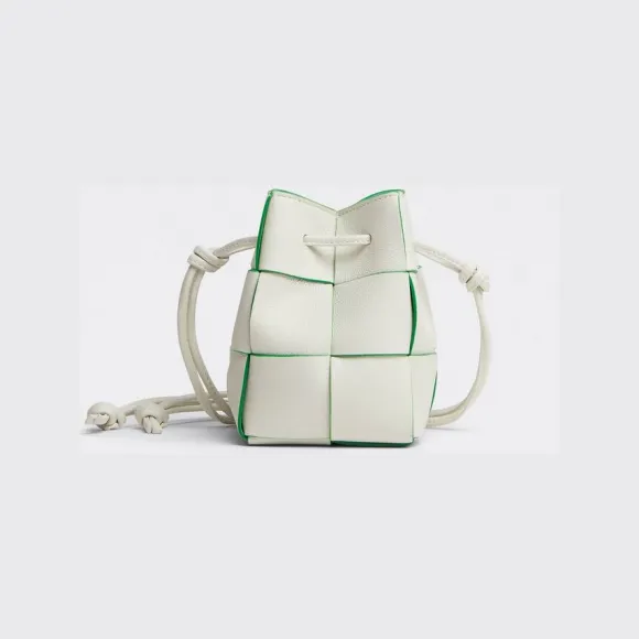 葆蝶家/Bottega Veneta 白色/鹦鹉绿 水牛皮 女士 迷你cassette水桶包 680217V1Q719045