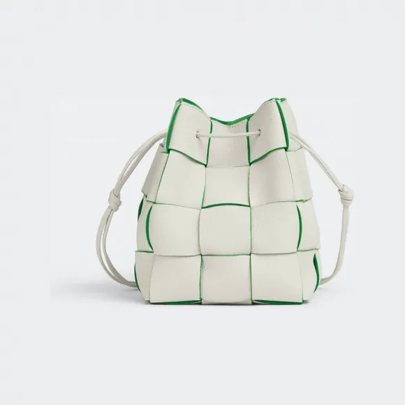 葆蝶家/Bottega Veneta 白色/鹦鹉绿 100% 水牛皮 女士 小号cassette水桶包 680218V1Q719045