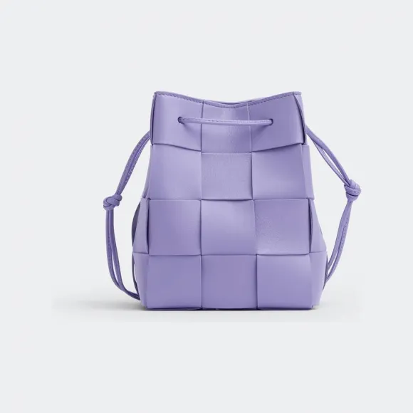 葆蝶家/Bottega Veneta 紫藤色 羊皮革/牛皮革 女士 小号cassette水桶包 680218VCQC44215