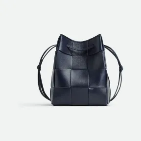 葆蝶家/Bottega Veneta Cassette小号斜挎水桶包 680218VCQC48837