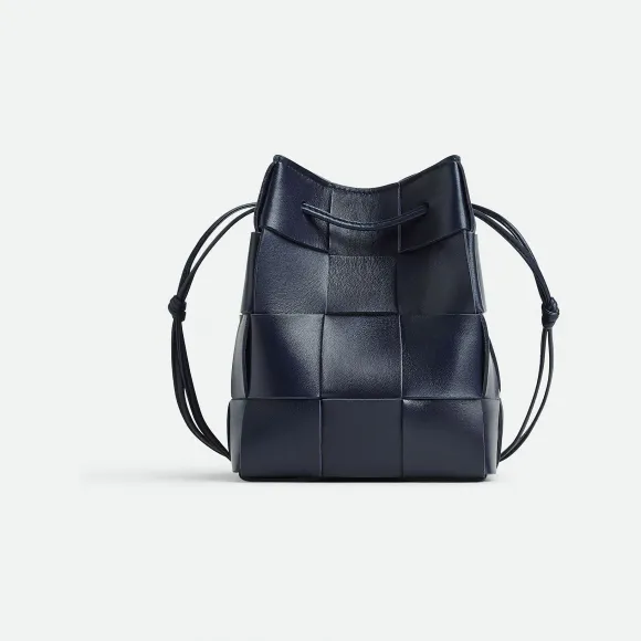 葆蝶家/Bottega Veneta Cassette小号斜挎水桶包 680218VCQC48837