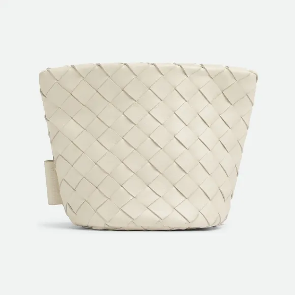 葆蝶家/Bottega Veneta 小号Intrecciato编织水桶式手拿包 755474VCPP19646