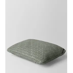 葆蝶家/Bottega Veneta 洋蓟色编织麂皮长方形抱枕 118161VBB703228