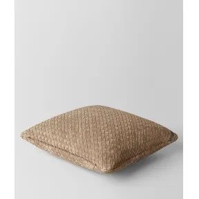 葆蝶家/Bottega Veneta 雪茄色INTRECCIATO编织麂皮方形抱枕 118162VBB702708