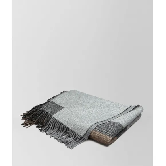 葆蝶家/Bottega Veneta 烟灰色和黑色羊绒毛毯 2521114V2011160
