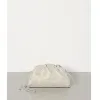 葆蝶家/Bottega Veneta INTRECCIATO编织小羊皮THE POUCH 20手拿包
 585852VO0BL9646