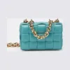 葆蝶家/Bottega Veneta 亚麻色 The Chain Cassette手袋 631421-VBWZ0-3615