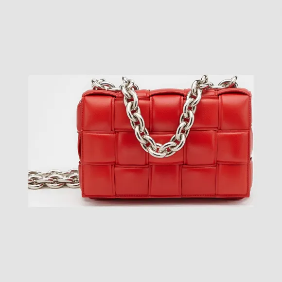 葆蝶家/Bottega Veneta 甲油红 The Chain Cassette手袋 631421-VBWZ0-6402