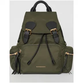 博百利/Burberry 女士 The Rucksack - 中号功能性尼龙拼皮革军旅背包 (帆布绿) 40166231