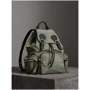 博百利/Burberry 女士 The Rucksack - 中号功能性尼龙拼皮革军旅背包 (蓟草灰) 40363521
