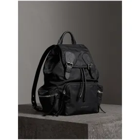 博百利/Burberry 女士 The Rucksack - 中号功能性尼龙拼皮革军旅背包 (黑色 / 黑色) 40482971