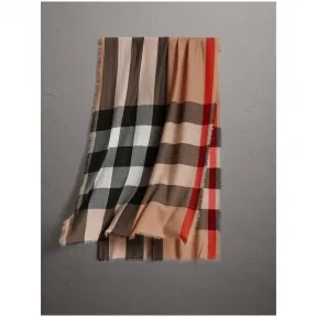 博百利/Burberry  轻盈格纹羊绒围巾 (驼色)  40484551