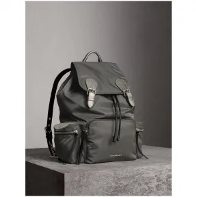 博百利/Burberry 女士 The Rucksack - 中号功能性尼龙拼皮革军旅背包 (深灰色 / 深灰色) 405948