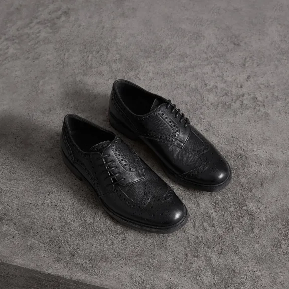 博百利/Burberry 女士 镂空装饰皮革不对称式系带鞋 (黑色) 40603871