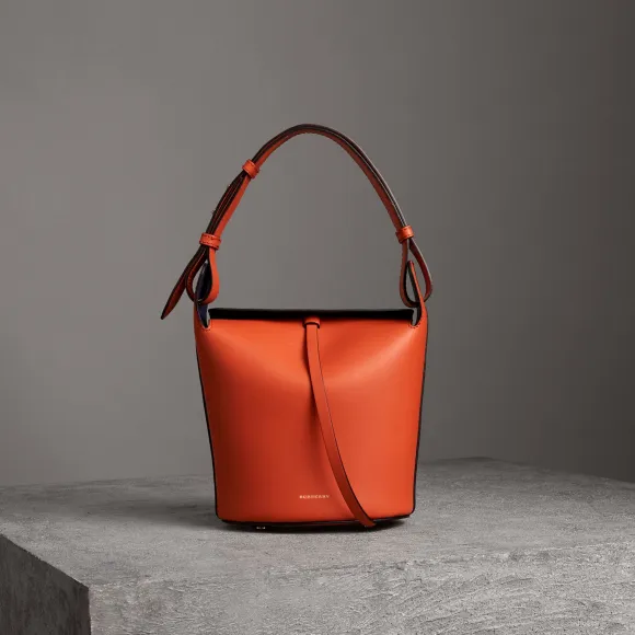 博百利/Burberry 女士 The Bucket - 小号皮革水桶包 (柑橘色) 40729311