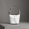 博百利/Burberry 女士 The Bucket - 小号皮革水桶包 (粉笔白) 40732801