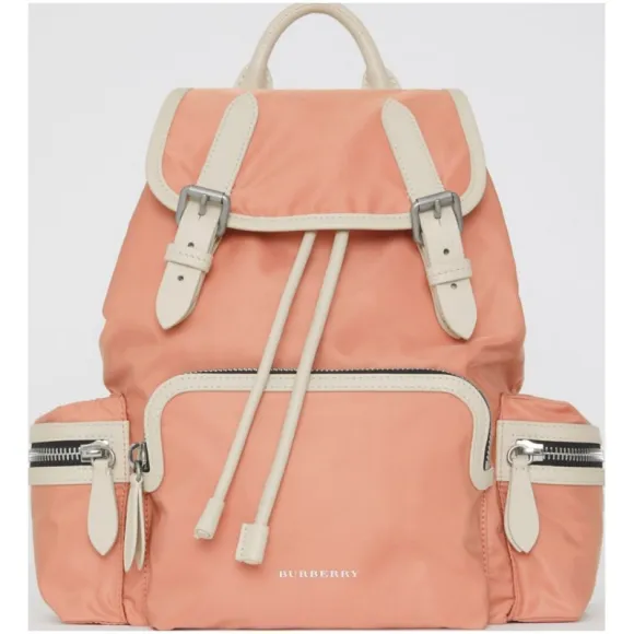 博百利/Burberry 女士 The Rucksack - 中号功能性尼龙拼皮革军旅背包 (粉红色) 40800671