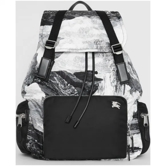 博百利/Burberry 男士 The Rucksack - 大号梦景印花军旅背包 (黑色 / 白色) - 男士  800538