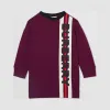 博百利/Burberry 童装 徽标印花平织针织连衣裙 (勃艮第酒红色)  80204891