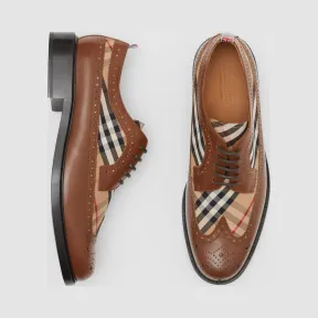 博百利/Burberry 镂空雕花装饰 Vintage 格纹拼皮革德比鞋 (棕褐色 / 典藏米色) - 男士  80238781