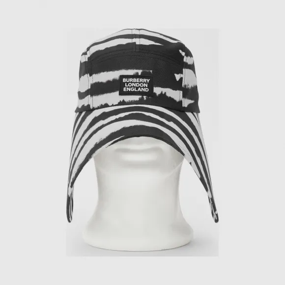 博百利/Burberry 水彩印花棉质软帽 (黑色 / 白色)  80301371
