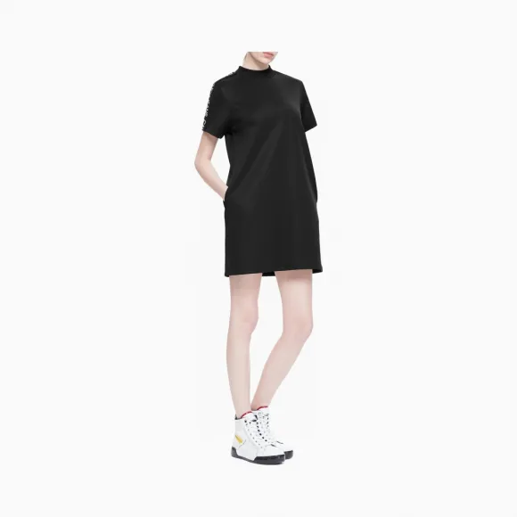 卡尔文·克莱恩/Calvin Klein 女士新款圆领短袖针织连衣裙 J211468-牛仔休闲系列