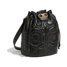 菲拉格慕/Salvatore Ferragamo Gancini绗缝水桶包 21H688_711086