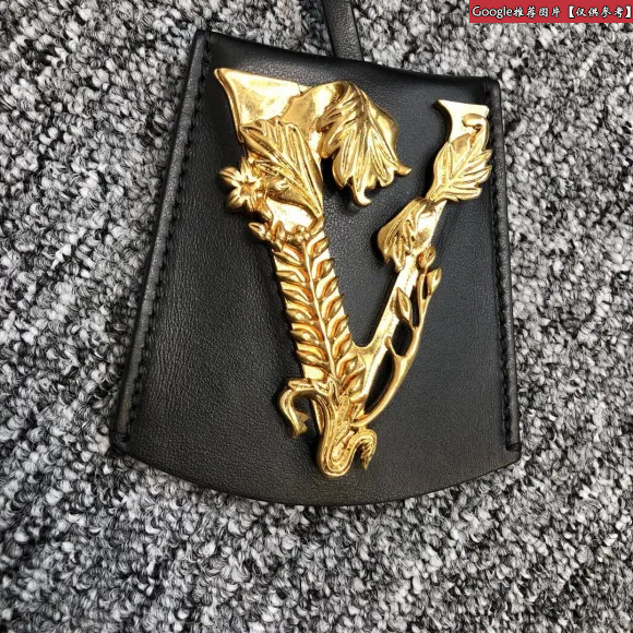 范思哲/Versace V-Baroque 皮革吊坠 DPMG151-DVTXM1_K41OT