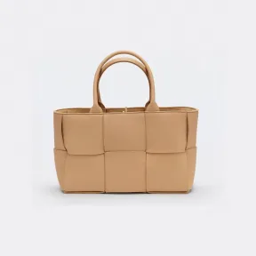 葆蝶家/Bottega Veneta 杏仁 50% 小羊皮，50% 小牛皮 女士 小号 arco 托特包 652867VMAY52700