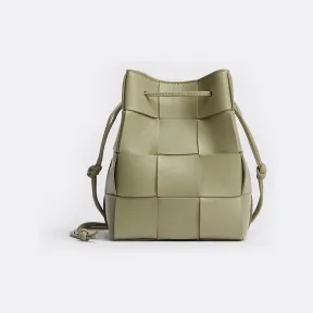 葆蝶家/Bottega Veneta 洞石绿 羊皮革/牛皮革 女士 小号cassette水桶包 680218VCQC42916