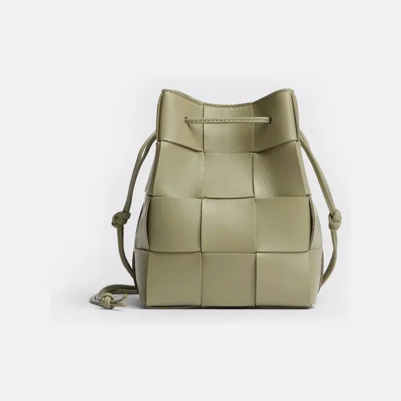 葆蝶家/Bottega Veneta 洞石绿 羊皮革/牛皮革 女士 小号cassette水桶包 680218VCQC42916