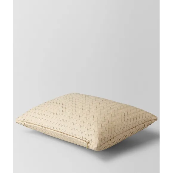 葆蝶家/Bottega Veneta PERGAMENAINTRECCIATO编织小羊皮长方形抱枕 118161V00109502