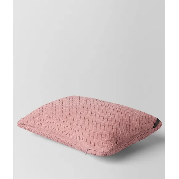 葆蝶家/Bottega Veneta 复古玫瑰色编织麂皮长方形抱枕 118161VBB706351