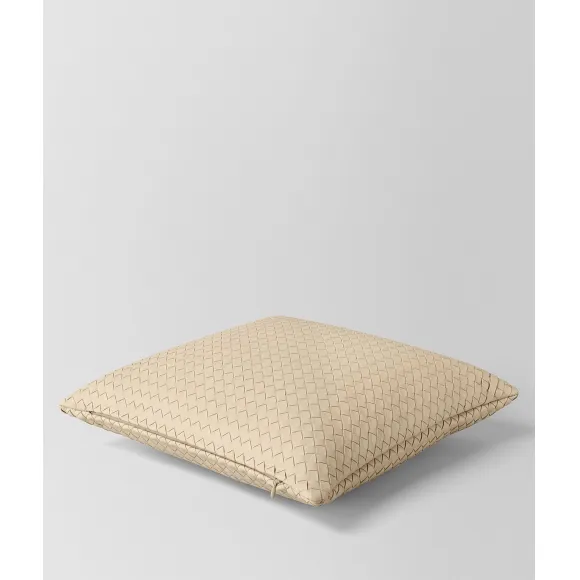 葆蝶家/Bottega Veneta PERGAMENAINTRECCIATO编织小羊皮方形抱枕 118162V00109502