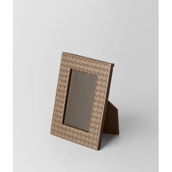 葆蝶家/Bottega Veneta 烟灰色INTRECCIATO编织小羊皮小号镜框 139048V00132941