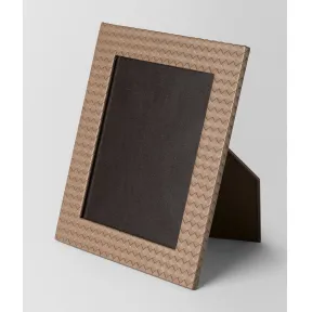 葆蝶家/Bottega Veneta 烟灰色INTRECCIATO编织小羊皮大号相框 139050V00132941