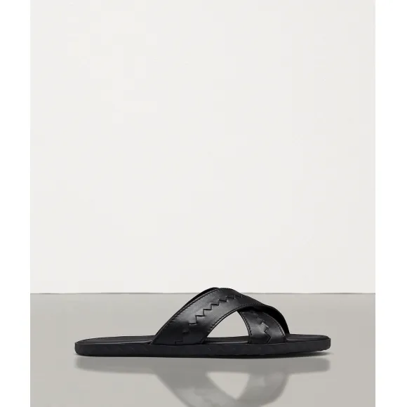 葆蝶家/Bottega Veneta 小牛皮交叉带沙滩凉鞋 562342VT0401000