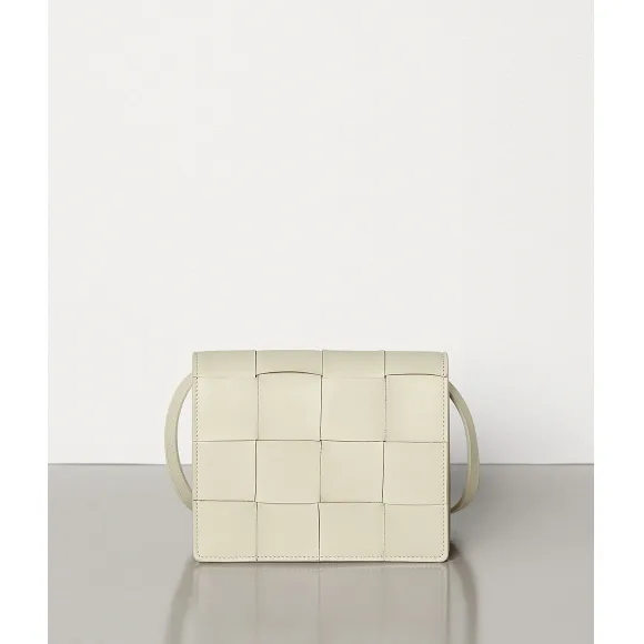 葆蝶家/Bottega Veneta INTRECCIATO编织小羊皮迷你斜挎包 574051VBOX19644