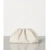 葆蝶家/Bottega Veneta BUTTER小牛皮POUCH手拿包 576227VBIU52030