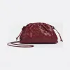 葆蝶家/Bottega Veneta 波尔多红 迷你手拿包 585852-VCPP1-6206