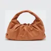 葆蝶家/Bottega Veneta 黏土粉色 The Shoulder Pouch手袋 607984-VCP40-7628