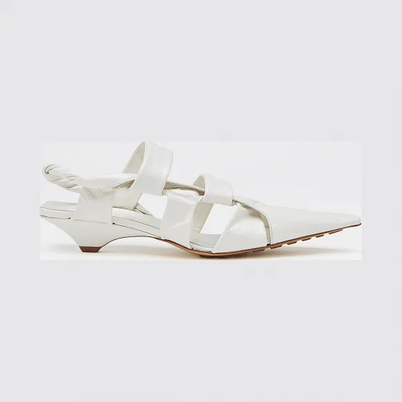 葆蝶家/Bottega Veneta 白色 BV Point尖头鞋  630185-VBP10-9000