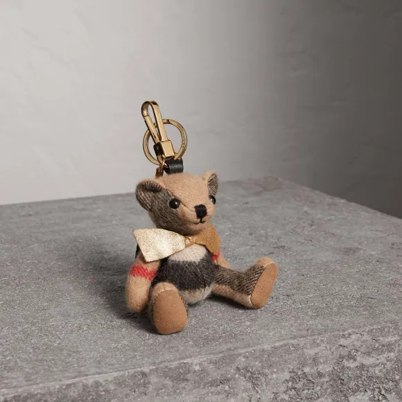 博百利/Burberry  军旅背包 Thomas 泰迪熊吊饰 (驼色)  40300821