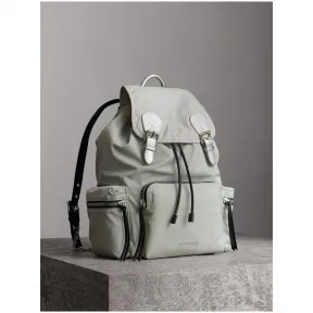 博百利/Burberry 女士 The Rucksack - 大号功能性尼龙拼皮革军旅背包 (浅石色 / 银色) 4060488