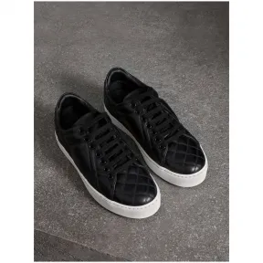 博百利/Burberry 女士 格纹绗缝皮革运动鞋 (黑色) 40723401