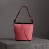 博百利/Burberry 女士 The Bucket - 中号皮革水桶包 (亮珊瑚粉红) 40758921