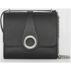 博百利/Burberry 女士 孔眼装饰皮革斜背包 (黑色) 40789851