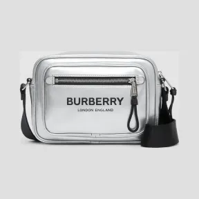 博百利/Burberry 金属感涂层帆布斜背包 (银色) - 男士  80289461