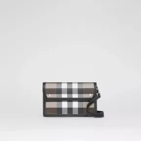 博百利/Burberry 格纹拼皮革斜背包 (深桦木棕) - 男士 80392131